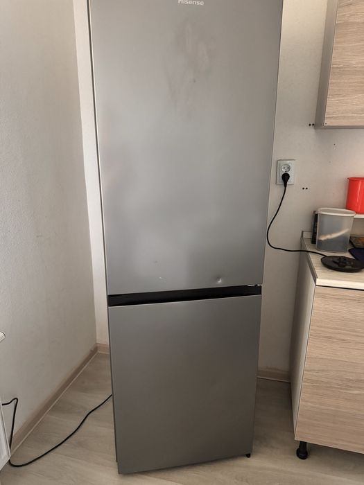 Холодильник Hisense б/у двухкамерный