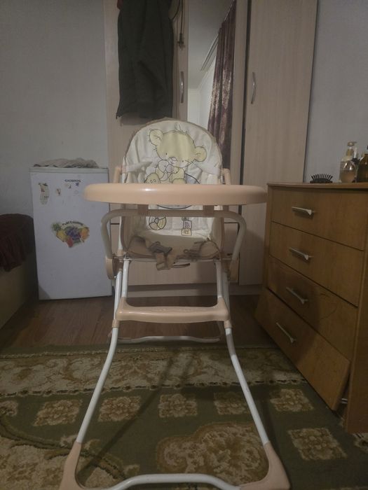 Продам детскии столик