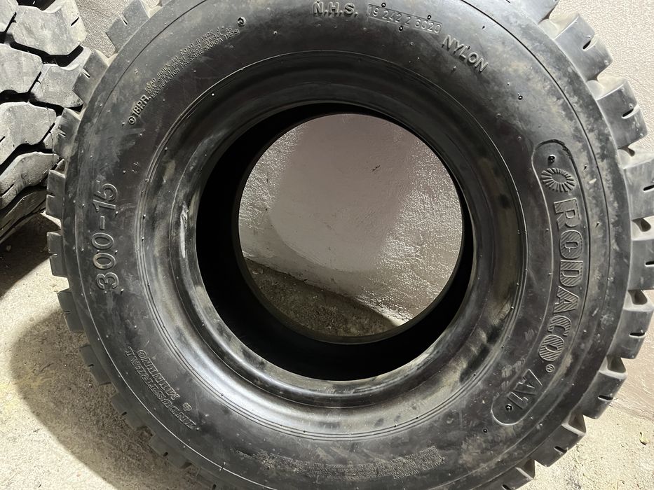 Шины на вилочный погрузчик