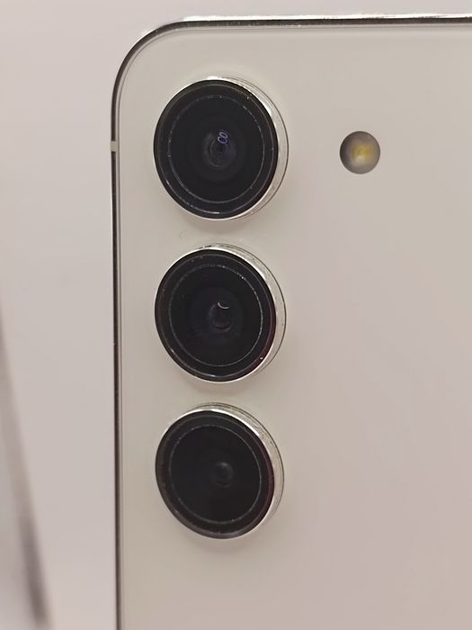GSM:  SAMSUNG Galaxy S23 / 256GB