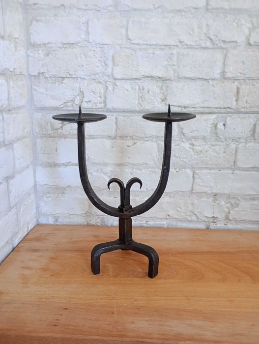 Стар свещник от ковано желязо