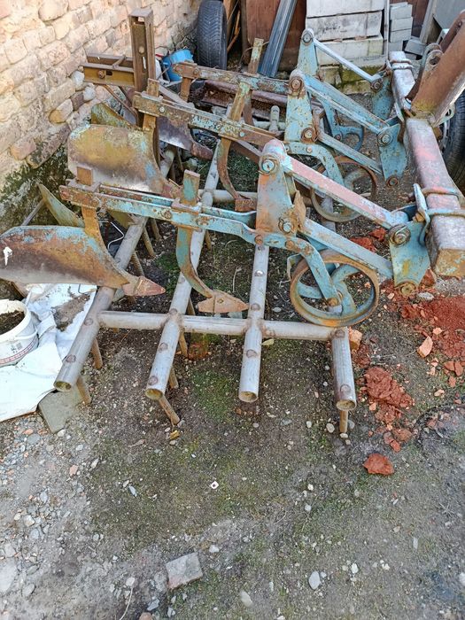 Vând cultivator agricol și grapă