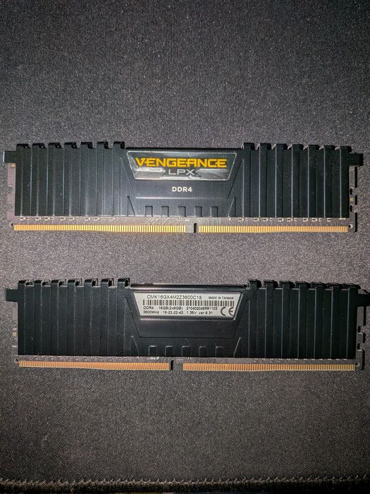 16 GB DDR4 RAM Corsair Vengeance LPX high performance