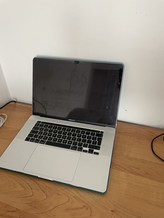 Продам Macbook Pro 16