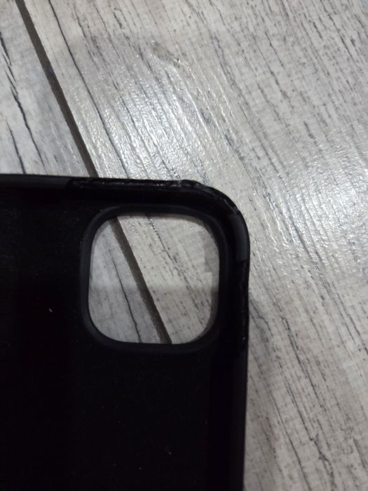 Продам чехол на IPhone 13