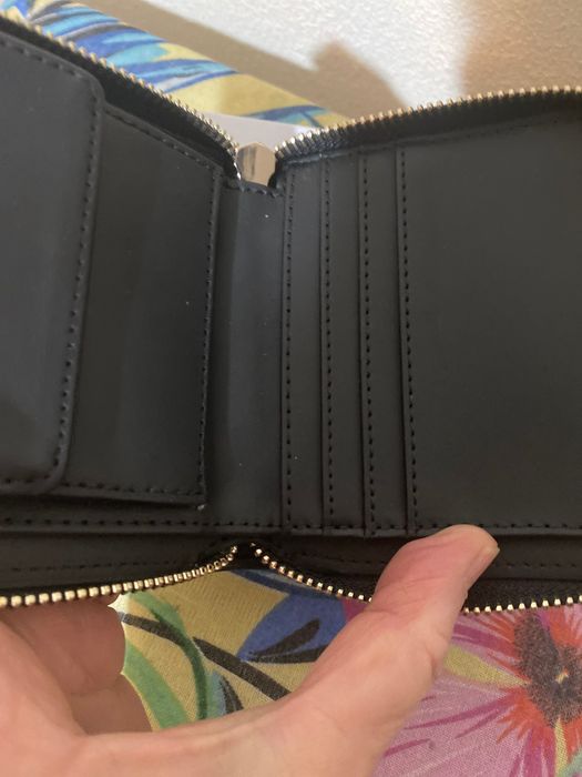 Ново дамско портмоне Гес