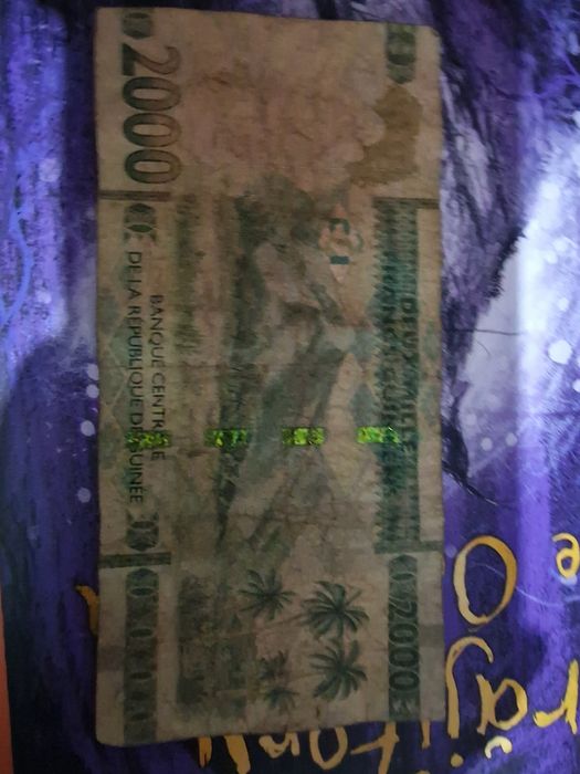 2000 de franci guineezi