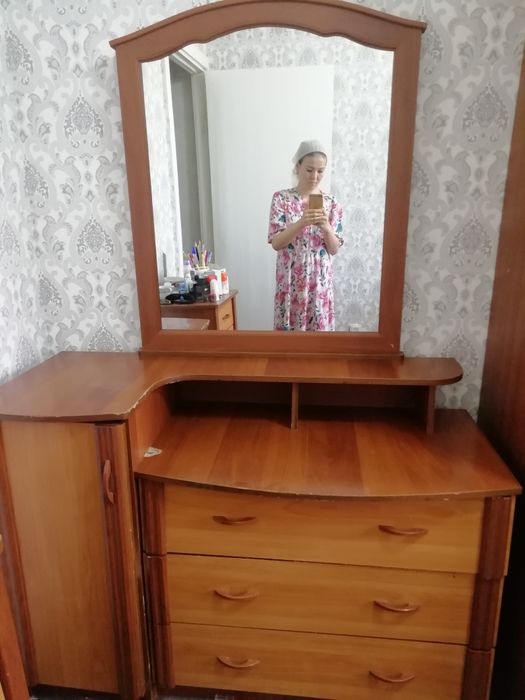 Продаётся подставка и телевизор.кровать Цена договорная.