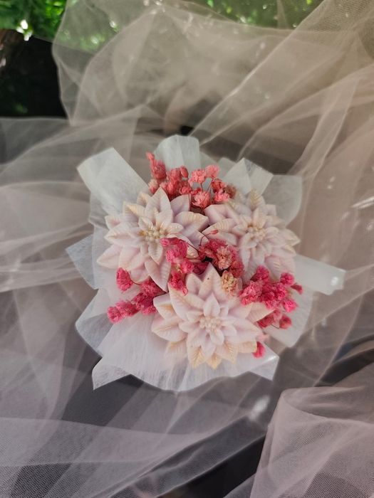 Букет с цветя от соев восък