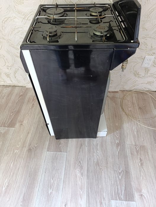 Продам газ плиту 15000