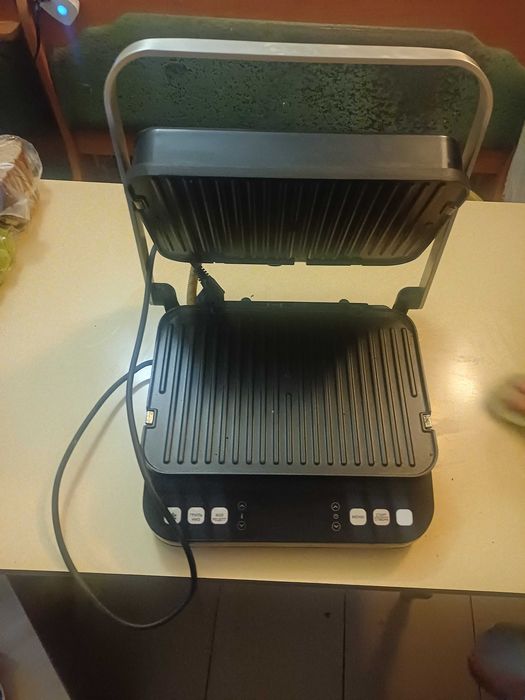 Продам грильницу pioner.