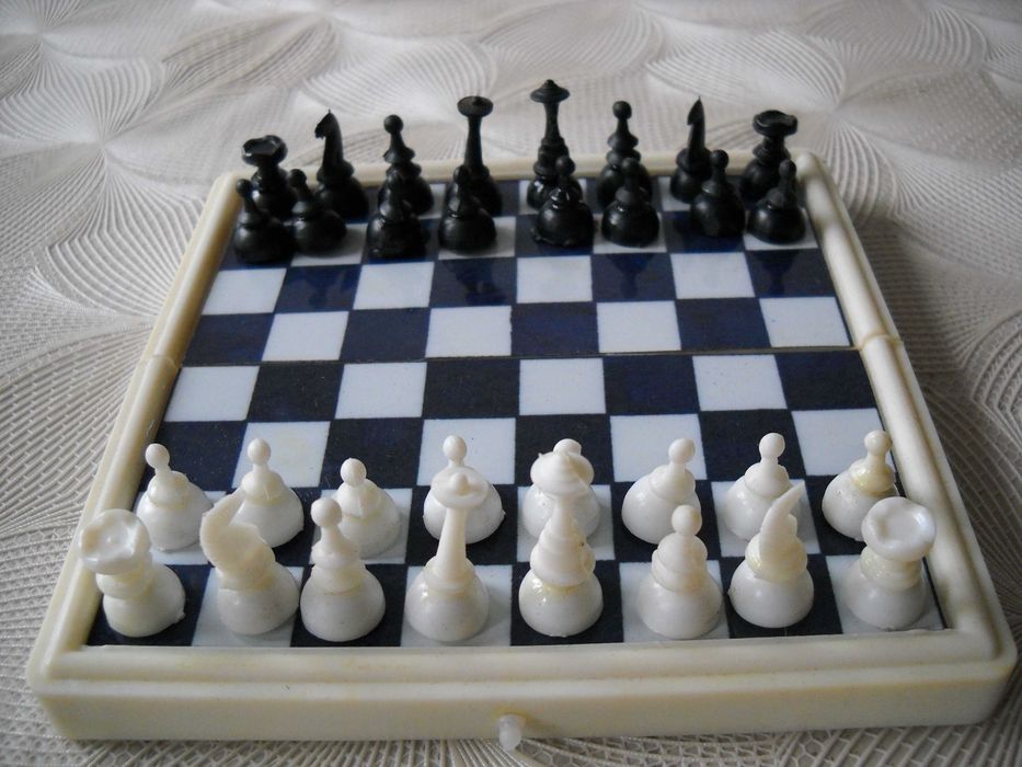 Продавам магнитен шах