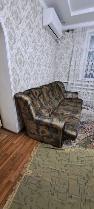 Диван с двумя креслами