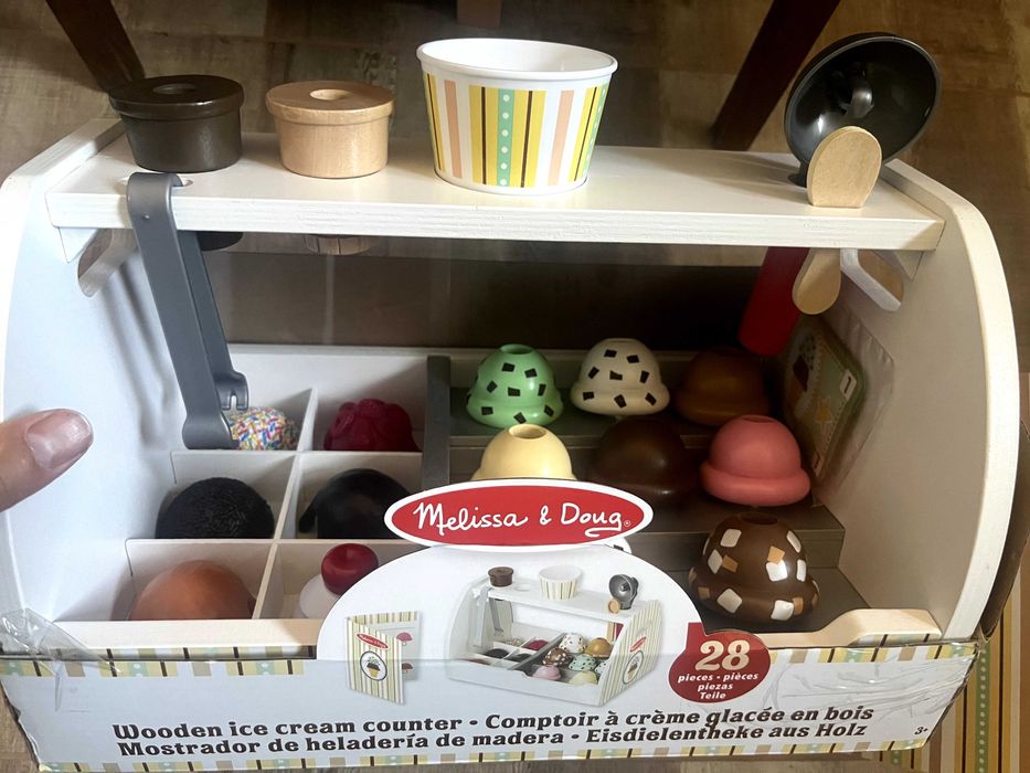 Детски играчки и макет на хеликоптер от Ревел