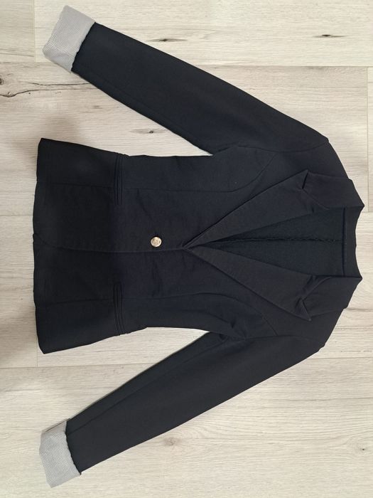 Sacou cambrat cu inchidere