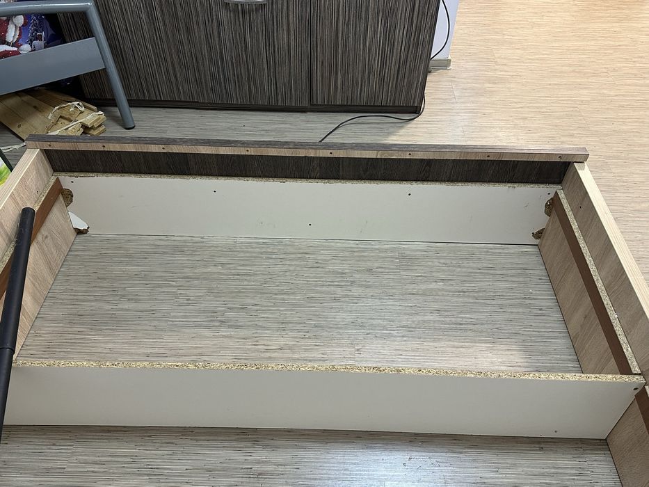 Pat dormitor cu noptiere incorporate