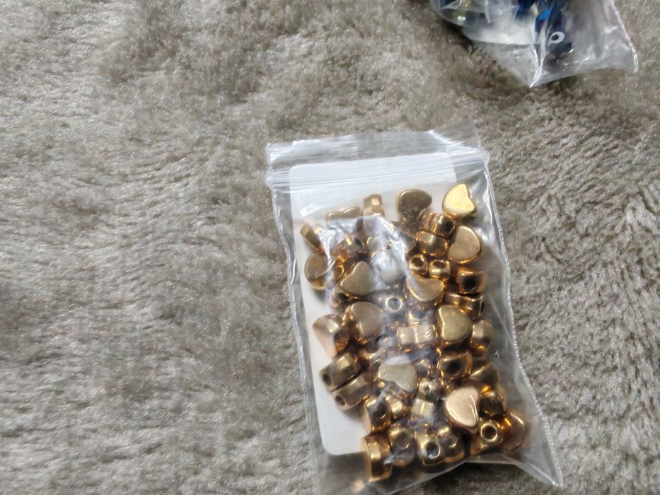 Бисер, стразы для рукоделия