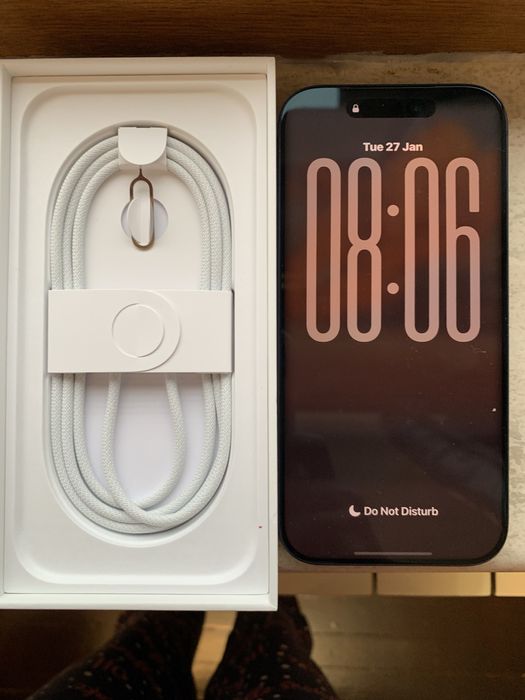 I phone 17 pro син