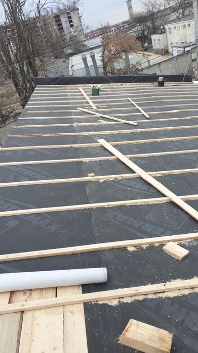 Renovare Acoperișuri Vechi / Decopertat, Mansardări, Schimbat Tablă