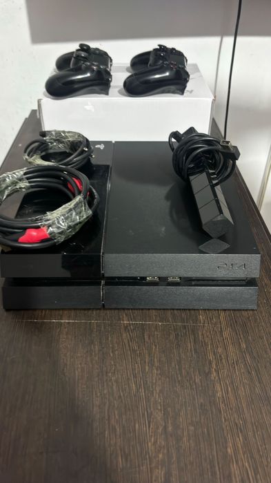 Продам PlayStation 4
