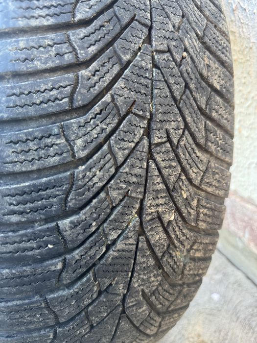 Anvelope  iarna  215”60”17 Kumho  700  pret fix