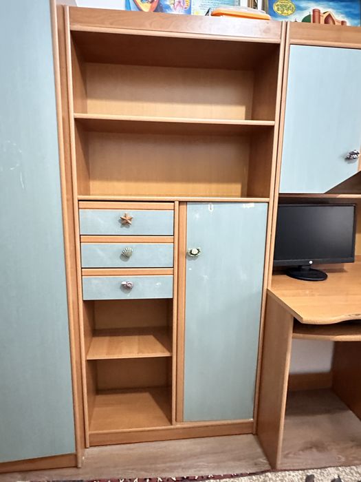 Мебель в детскую  комнату