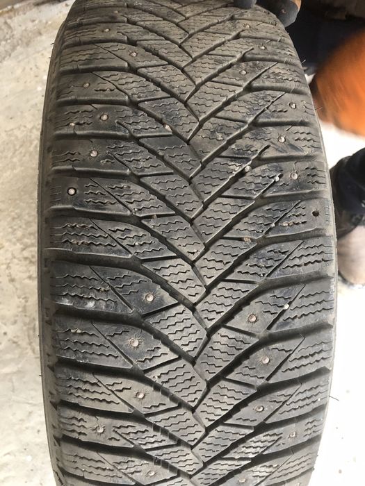 Зимние шины 215/60/16