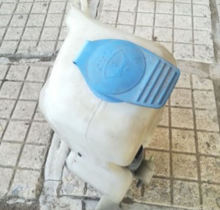 Казанче за течност за чистачки от Голф 4