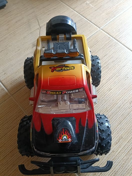 Mașinuta  de teren cu telecomanda