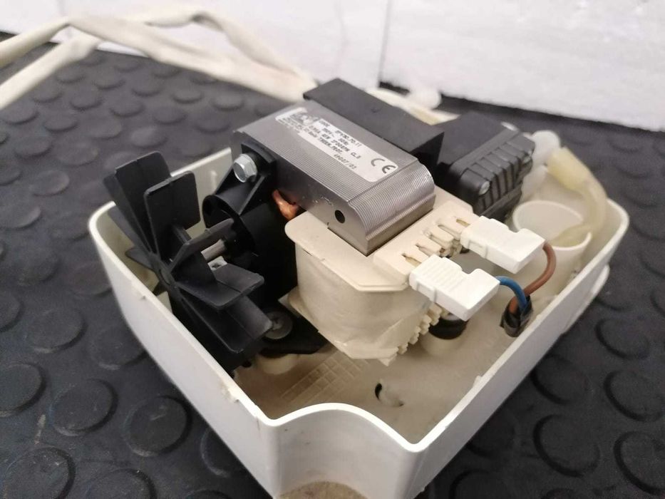 Pompa de vid EPV30.70.11 frigider Hotpoint Ariston , ventilator / R17