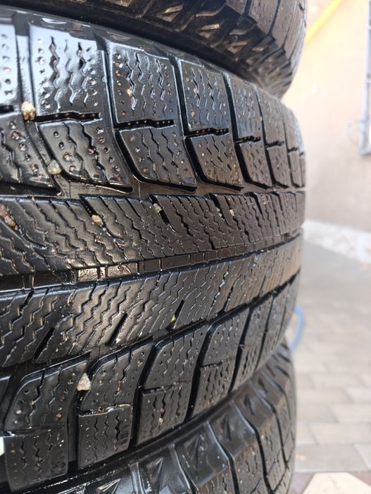 Продам резину с дисками оригинал Митсубиси 265/70 R16