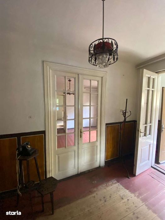 Vand apartament in vila, in zona Decebal