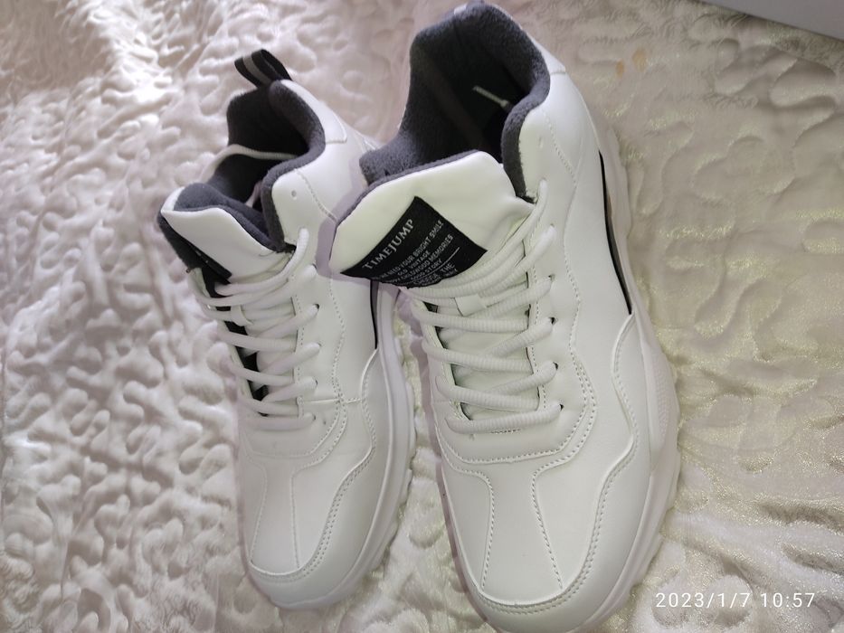 Проддаам кроссовки мужские