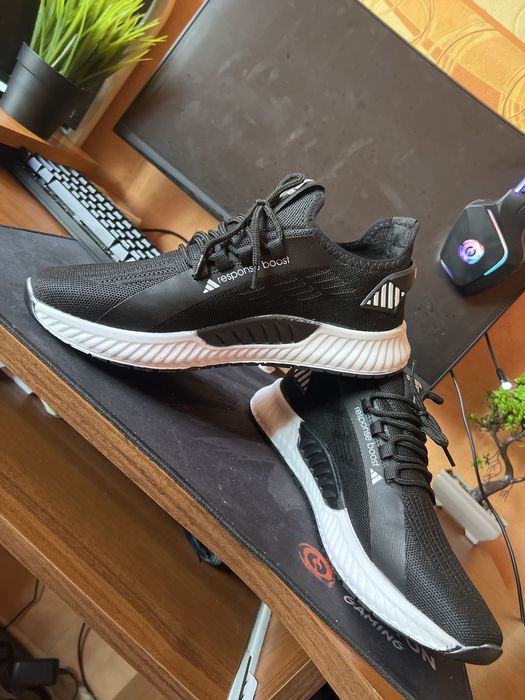 Адидас обувки нови