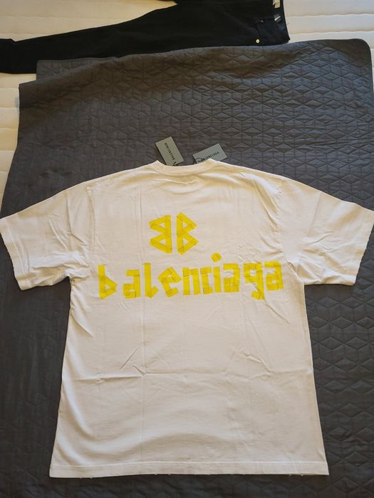 Оригиналта тениска Balenciaga