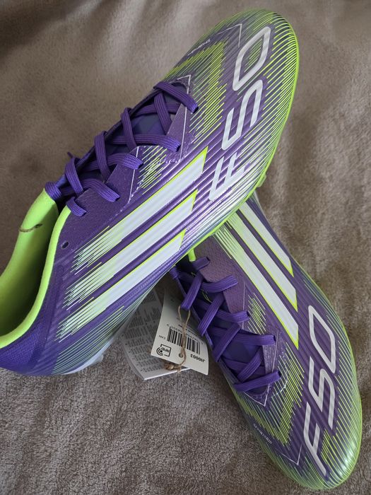 Vand ghete de fotbal Adidas