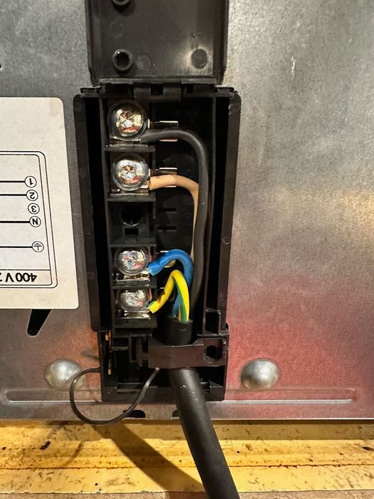 Керамичен плот за вграждане Electrolux EHS60180P – 60 см, сензорно управление, напълно работещ