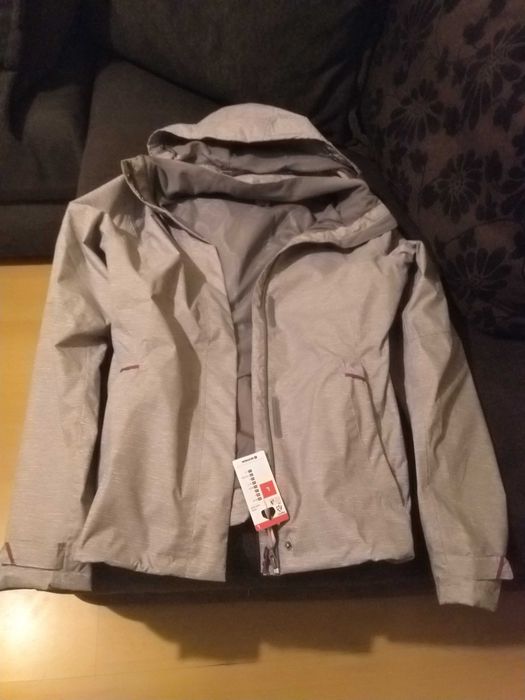 Продавам НОВО дамско яке