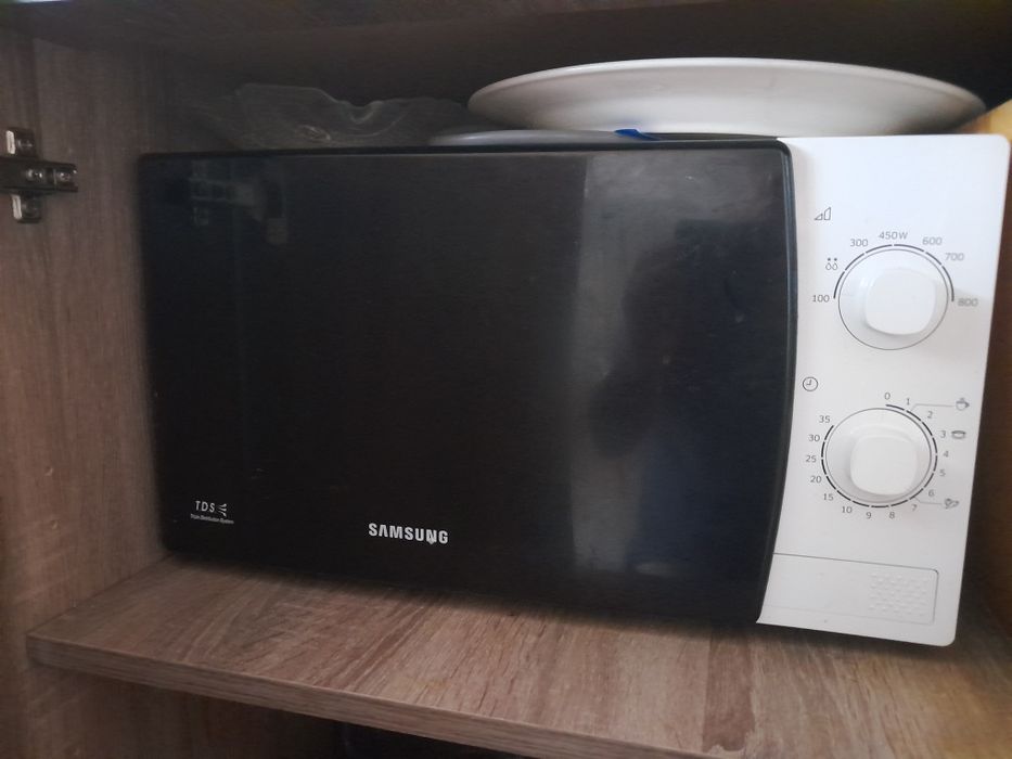 Микроволновка продам