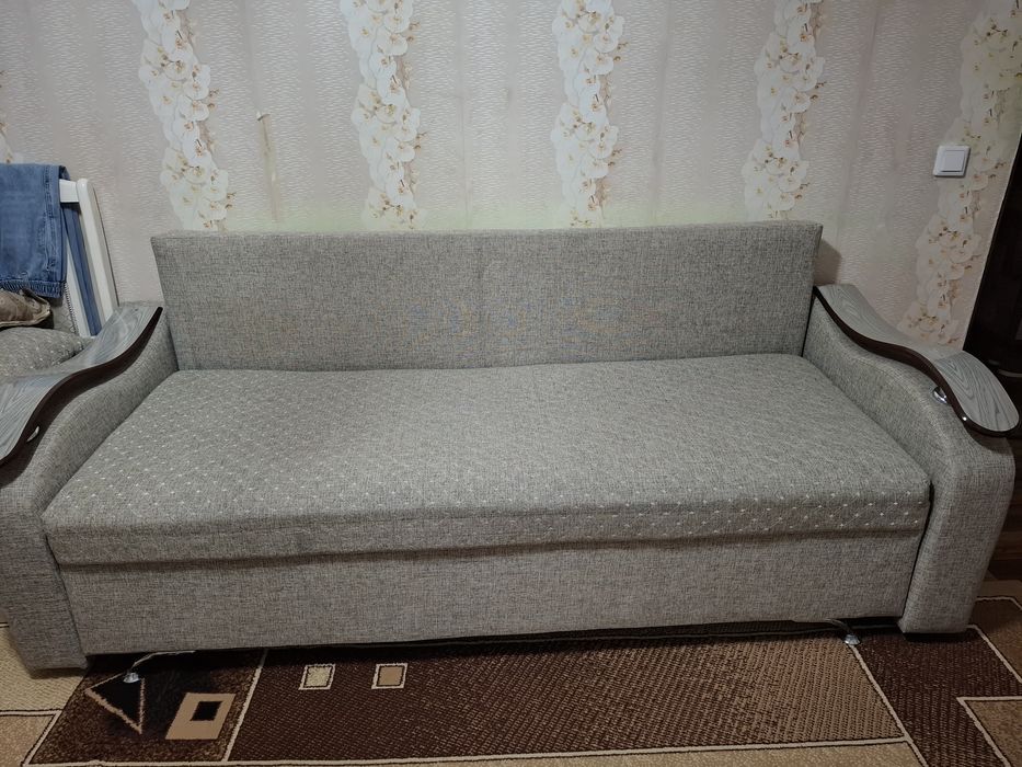 Продаем     Диван
