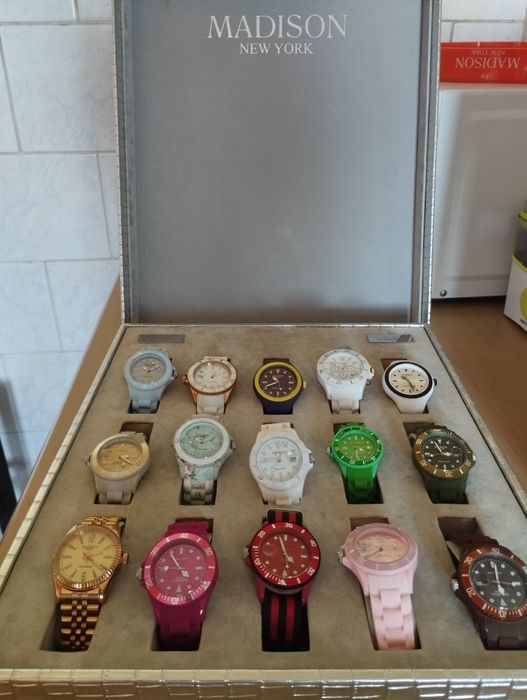 Ceasuri rezistente la apă ( 5bar)