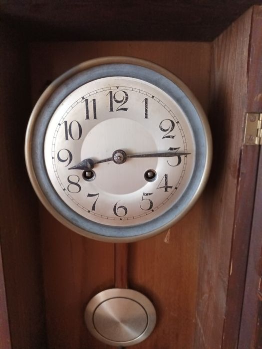 Ceas cu pendul vechi perfect funcțional