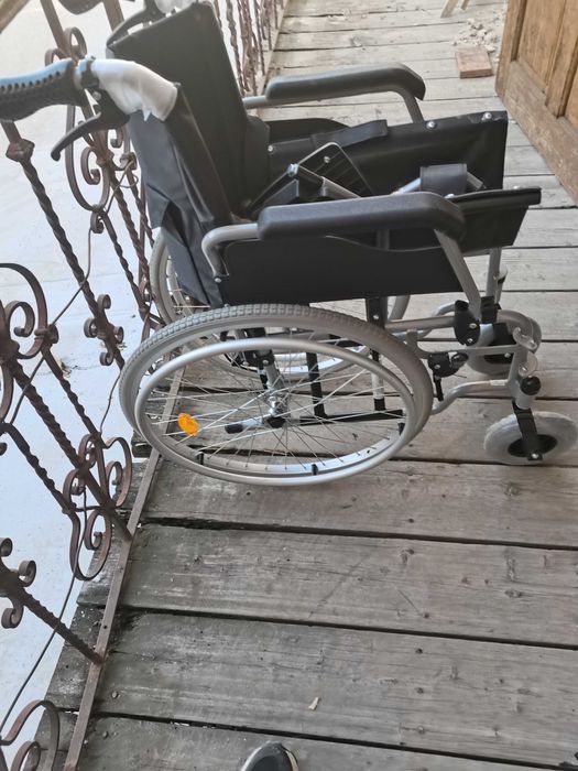 Cărucior persoane cu dizabilități