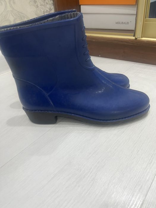 Продам резиновые полусапожки