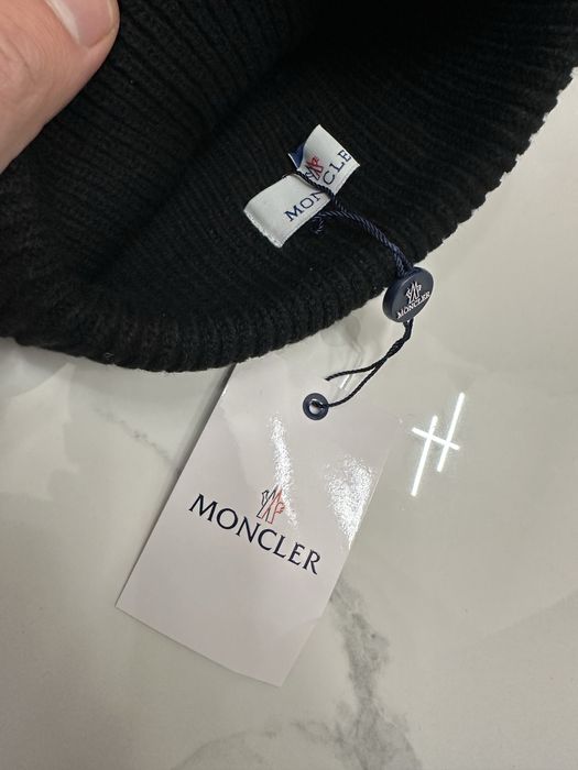 Moncler шапка/ logo-patch ribbed beanie