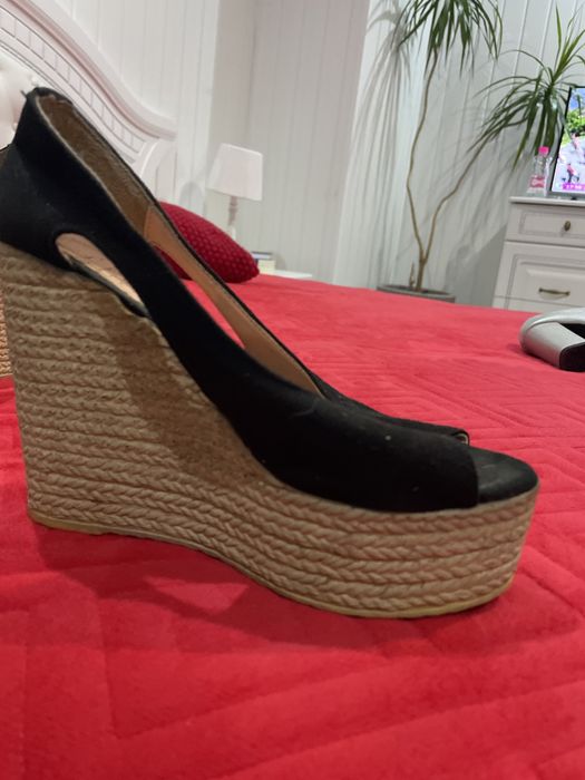 Pantof  dama decupat in fata