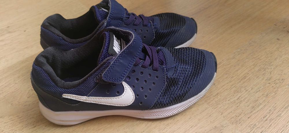 Маратонки, сандали и платненки