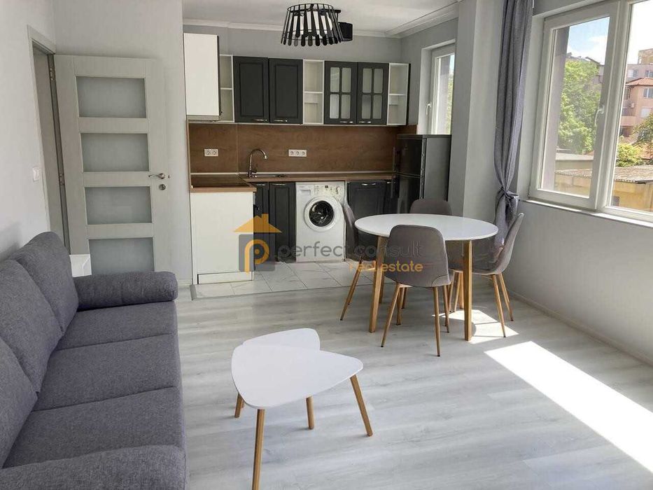 Дава се под наем Двустаен апартамент в Пловдив, Център - 65 кв.м за 475 € - Снимка #1