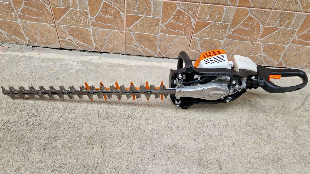 Foarfeca de tuns gard viu stihl HS 82r.