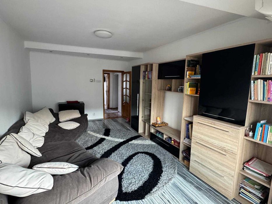 Apartament 3 camere, Alexandru cel Bun, etaj intermediar, vedere bulevard, mobilat și utilat – eliberare imediată